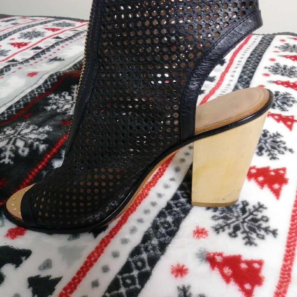 Heels - Picture 3 of 5